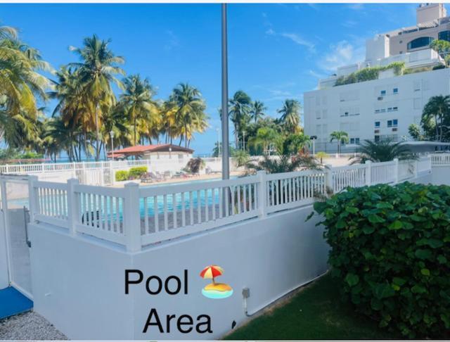 Isla Verde Frente A La Playa Y Piscina, Centrico Y Accesible 圣胡安 外观 照片